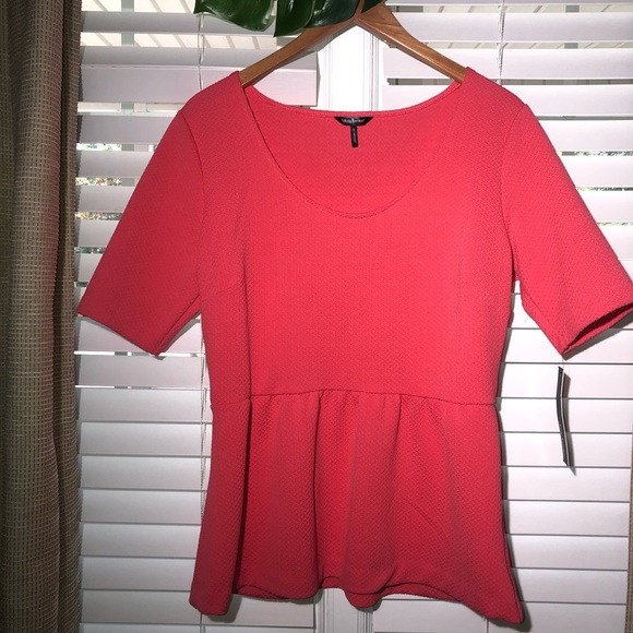 Daisy Fuentes Watermelon Peplum Top - Picture 1 of 9